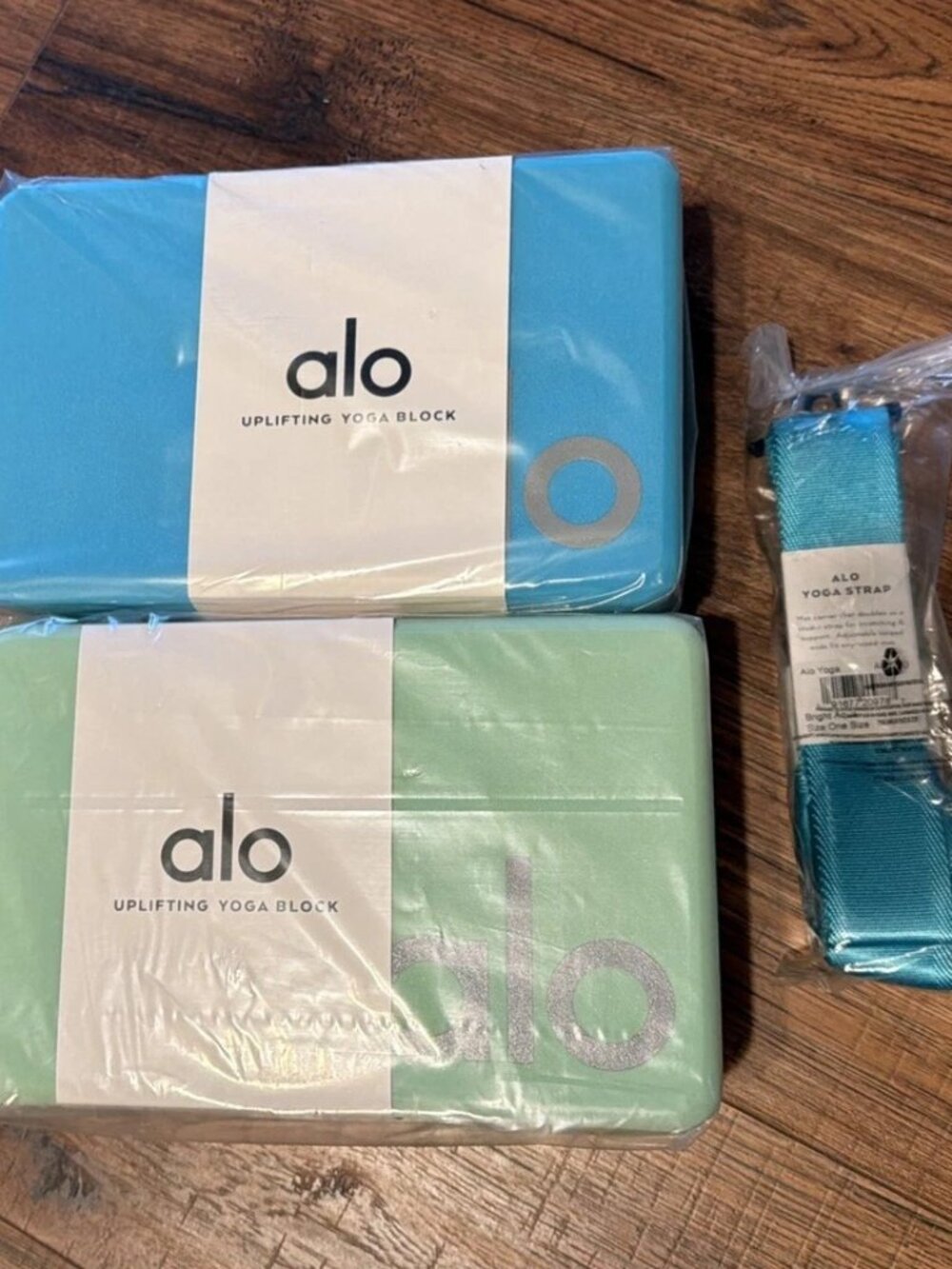 ALO Yoga Uplifting Block Set With Matching Multi Use Strap Blue/Green NEW